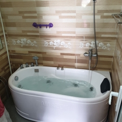 TP8008 - BỒN TẮM MASSAGER HÌNH ELIP 1 GỐI 3 MẶT YẾM