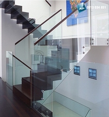 Cầu thang kính không trụ