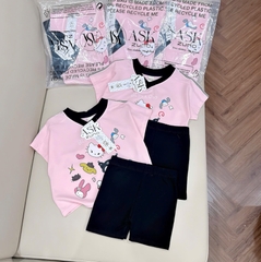 - BỘ BÉ GÁI ÁO HỒNG MÈO BLACK CAT QUẦN ĐEN