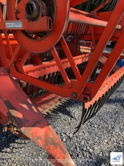 Máy thu hoạch đỗ tương Kubota DC1