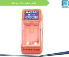 Bộ sạc 2 pin AAA và AA