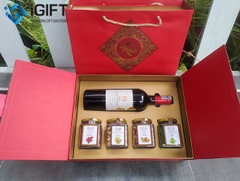 Bộ quà tặng Tết rượu vang và hạt theo yêu cầu công ty Fundiin