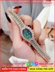 set-dong-ho-nu-melissa-mat-xanh-vong-tay-full-da-swarovski-rose-gold-vien-da-xanh-la-thoi-trang-dep-gia-re-timesstore-vn