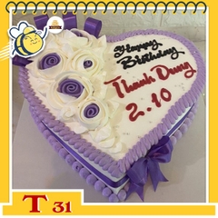 Bánh kem trái tim T31 màu tím trắng phong cách cổ điển kèm bắt hoa nửa bên quen thuộc