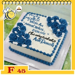 Bánh kem F45 khuôn chữ nhật màu trắng xanh dương bắt 2 cụm hoa sang trọng