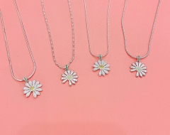 Mặt Dây Chuyền Bạc Hoa Cúc Khuyết Cánh Bạc Hiểu Minh DMDCNQH010