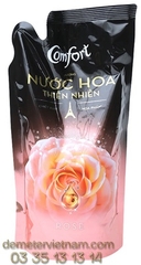 Comfort Nuoc Hoa Thien Nhien Hoa hong tui 12X750mL