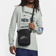 Túi đeo chéo thể thao Unisex Nike Air Max Heritage FZ6123-010