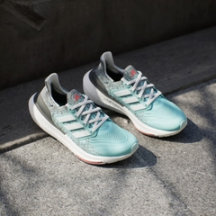 Giày chạy bộ ULTRABOOST LIGHT W adidas Nữ IE1692