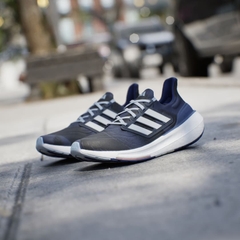 Giày chạy bộ nam adidas ULTRABOOST LIGHT - IE1752