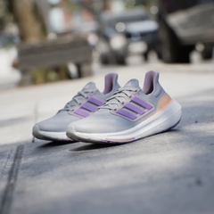 Giày chạy bộ nữ adidas ULTRABOOST LIGHT - IE1762