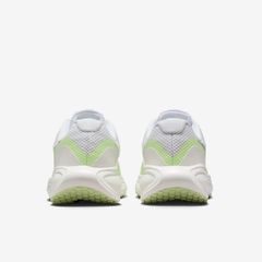 Giày chạy bộ Nike Revolution 8 Nữ HJ8485-100