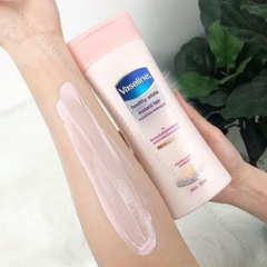 Sữa Dưỡng Thể Vaseline Healthy White UV Lightening 725ml