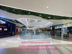 Trang trí cây lá giả trên trần tại trung tâm thương mại Lotte Mall Tây Hồ - Hà Nội