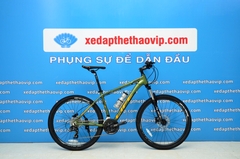 Xe Đạp Địa Hình LIFE VIC3: Khung nhôm T6 siêu nhẹ, SHIMANO M315 24 tốc độ, vành nhôm 2 lớp, tay lái, cổ lái, cọc yên nhôm, phanh dầu SHIMANO, phuộc nhún có khóa hành trình, bánh 26