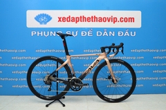 Xe Đạp Đua ĐỨC SAVA X7: khung nhôm siêu nhẹ, càng carbon TORAY T800 cao cấp, 3 món Shimano 105R7000 via Japan. SAN PHẲNG MỌI GIỚI HẠN