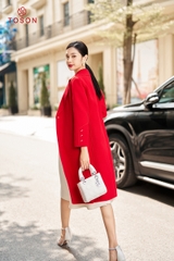 99002D34 - Áo dạ lông cừu đỏ, dáng dài, mí gân cửa tay đính trang trí