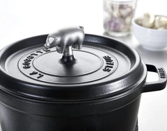 Staub - Núm nồi hình heo - 7cm