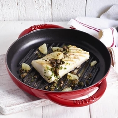 Chảo gang Staub hai quai màu đỏ cherry 26cm - hình 2