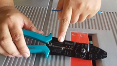 Kềm tuốt dây điện TOTAL THT15851 chi tiết