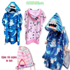 [SIZE LỚN]: Khăn tắm choàng cho bé CAYABE đi bơi, đi biển có mũ trùm đầu cá mập Baby Shark màu xanh (tặng túi rút tiện lợi) - 75x125 cm