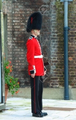 Trang phục hóa trang lính gác hoàng gia Anh