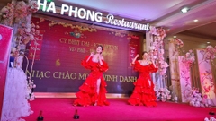 Váy múa flamenco màu đỏ thiết kế chân váy xòe tầng