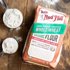 Bột Mỳ Nguyên Cám Hữu Cơ hiệu Bob's Red Mill  Whole Wheat Flour 2.27kg