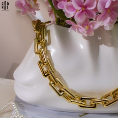 GIỎ CẮM HOA COMPOSITE GOLDEN CHAIN