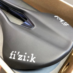 Yên xe đạp Fizik Tempo Argo R5