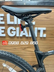 Xe đạp đua GIANT REVOLT ADV 2 (2022)