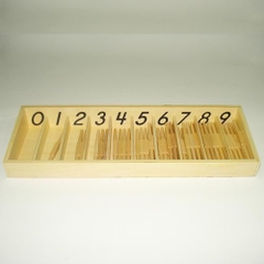 Hộp được đánh số đựng 45 con quay – Spindle box with 45 spindles