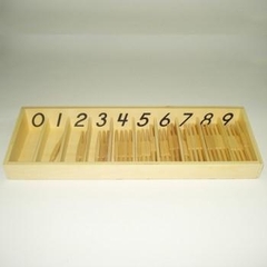 Hộp được đánh số đựng 45 con quay – Spindle box with 45 spindles