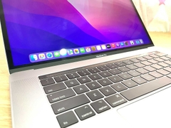 Macbook Pro Retina 15 Inch 2017 - Core i7-3.1 GHz - RAM 16GB - SSD 500GB - Radeon 560 - Touch Bar