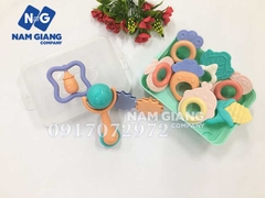 Hộp ngậm nướu kèm xúc xắc Baby rattle