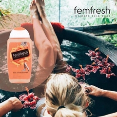 Dung Dịch Vệ Sinh Phụ Nữ Cao Cấp Hằng Ngày Femfresh Daily Intimate Wash 250ml