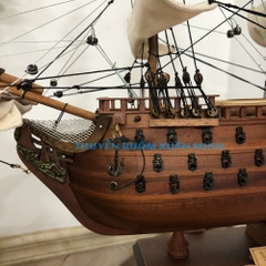 Mô hình thuyền gỗ thuyền trang trí tàu chiến cổ HMS Victory - Gỗ căm xe - Thân tàu dài 40cm - Buồm vải bố