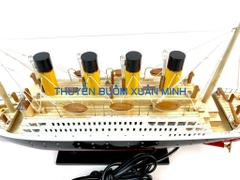 Mô Hình Tàu Thuỷ RMS Titanic - Tàu Titanic mô hình - Gỗ Tự Nhiên- Dài 40cm - Đèn LED Màu