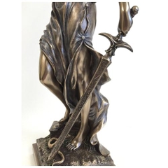 Tượng nữ thân công lý Lady Justice