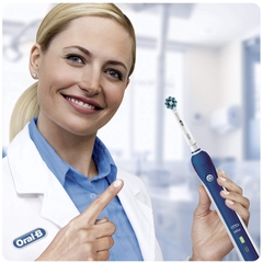 Bộ bàn chải đánh răng tự động Oral-B Pro 2000 Crossaction Electric