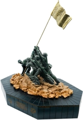 Bức tượng thủy quân lục chiến Mỹ cắm cờ