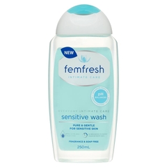 Dung dịch vệ sinh phụ nữ cho da nhạy cảm Femfresh Sensitive Wash màu xanh