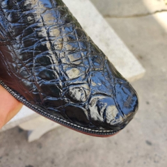 Giày cá sấu. Da chân cá sấu già siêu bền!