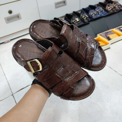 Sandal đế mới mang rất thoải mái. Da cá sấu thủ công siêu bền!