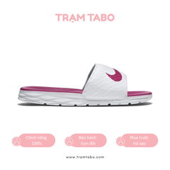 [705475-160] W NIKE BENASSI SOLARSOFT PINK WHITE