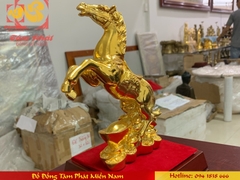 Tượng linh vật ngựa đứng hý 2 chân bằng đồng mạ vàng 24k