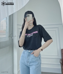 Áo thun nữ LOREN in chữ Bad Decision đen A2773