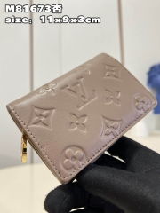 LOUIV Coussin Wallet