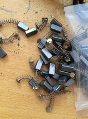 CHỔI THAN MÁY KHÂU BAO