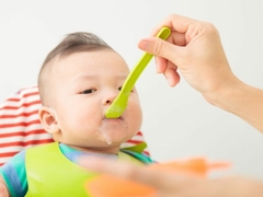 Gợi ý về món ăn và chế độ dinh dưỡng cho bé sơ sinh